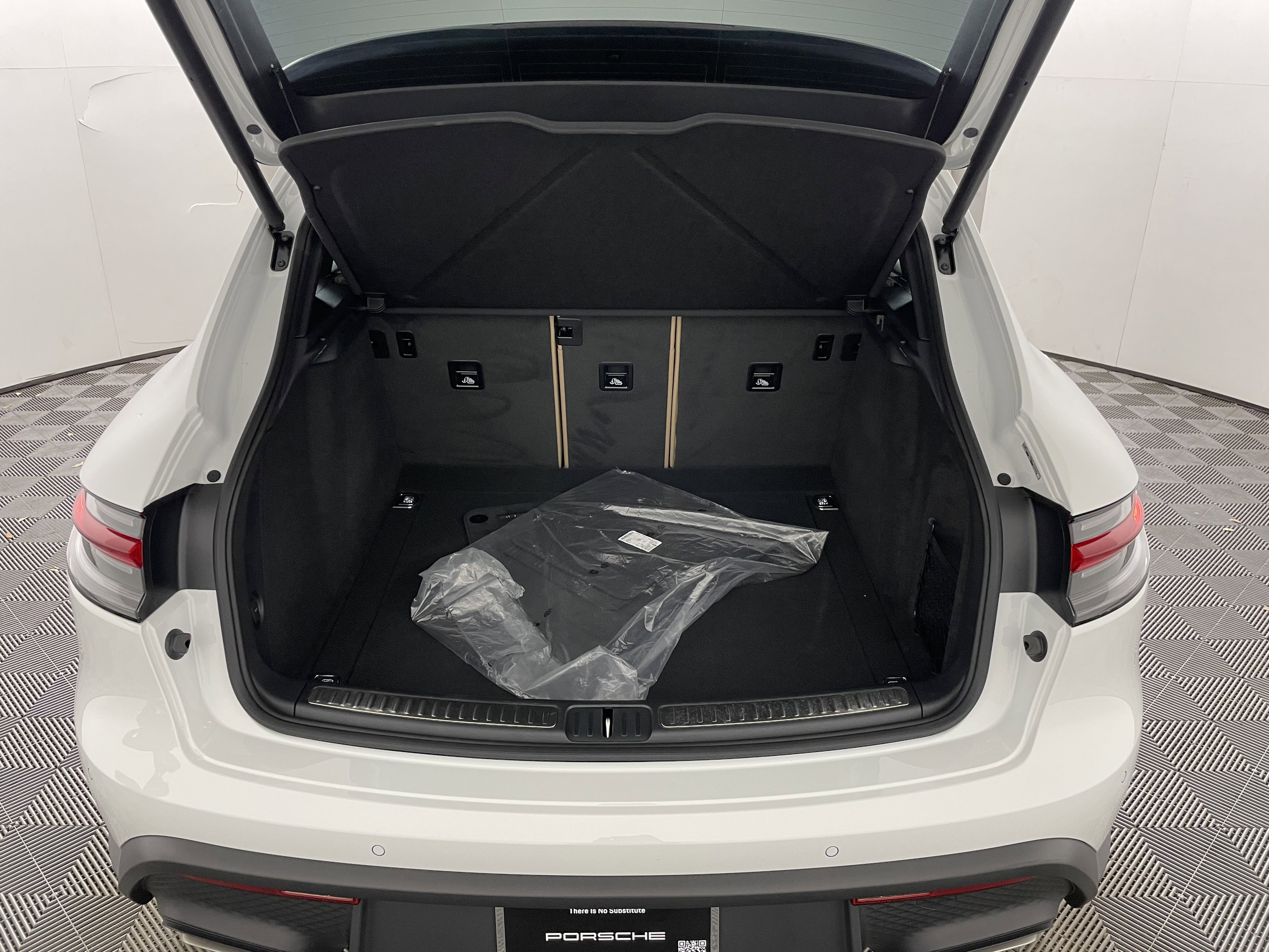 Certified 2026 Porsche Macan image 21