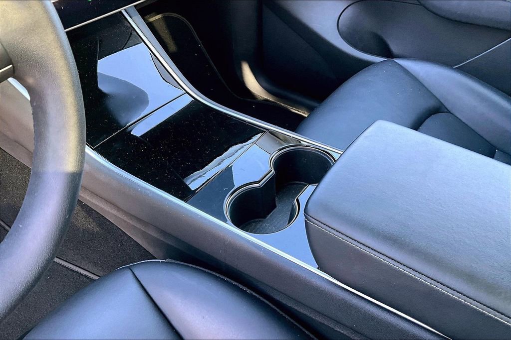 Used 2021 Tesla Model Y Long Range image 16