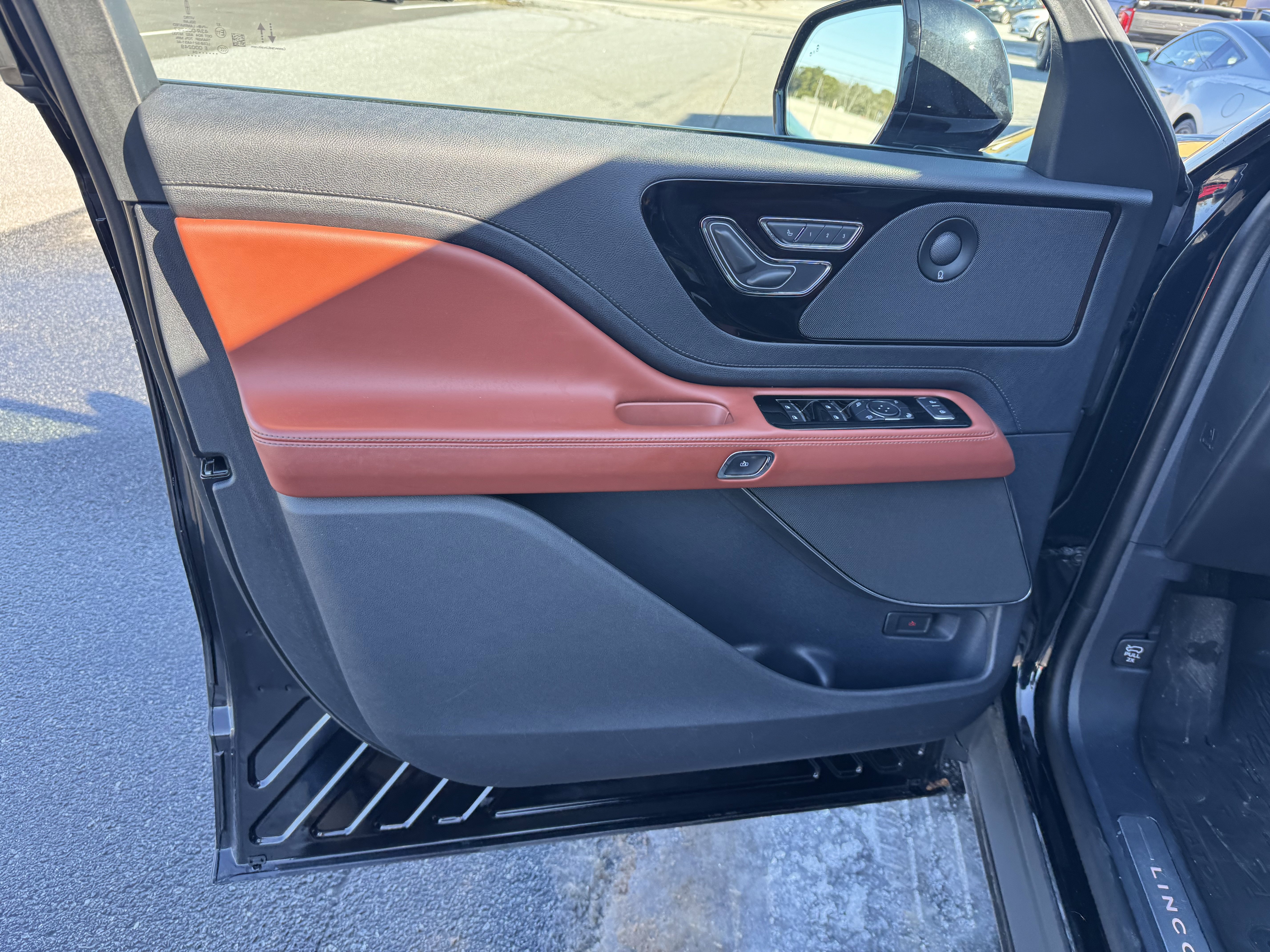 Used 2025 Lincoln Aviator Reserve w/ Illumination Package image 6