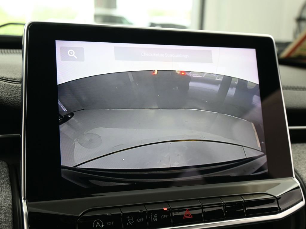 Used 2024 Jeep Compass Latitude image 17