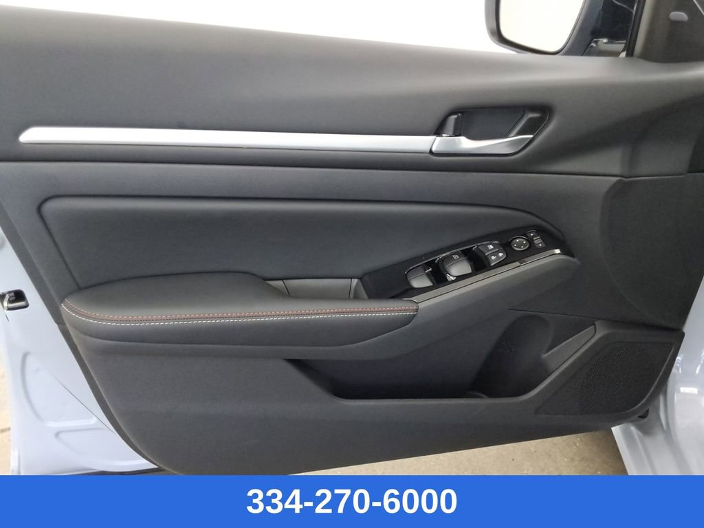New 2025 Nissan Altima 2.5 SR image 17