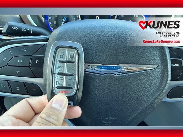 Used 2019 Chrysler Pacifica Touring-L FWD image 43