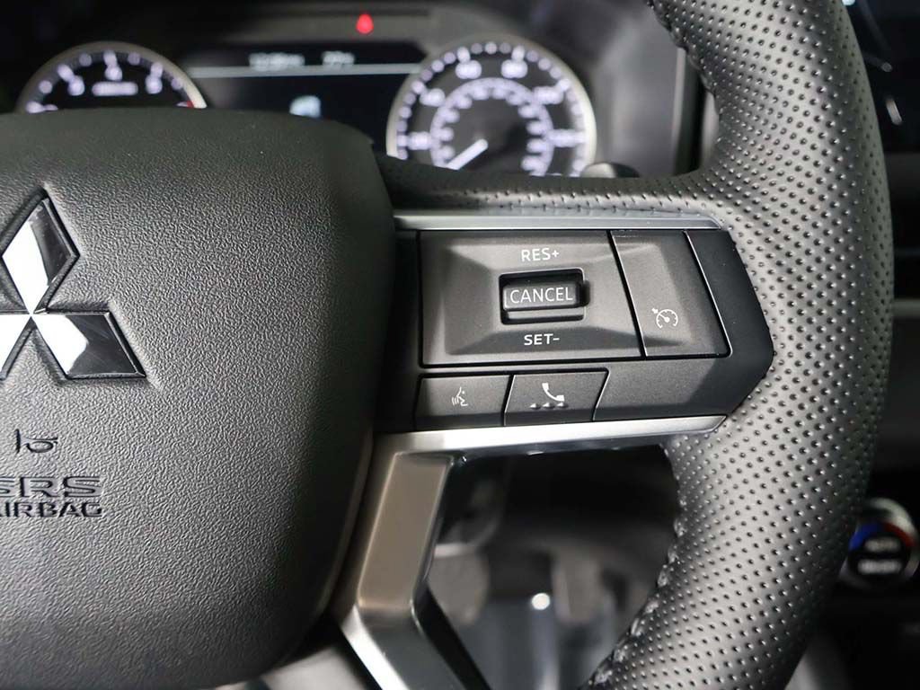 New 2026 Mitsubishi Outlander LE FWD image 40