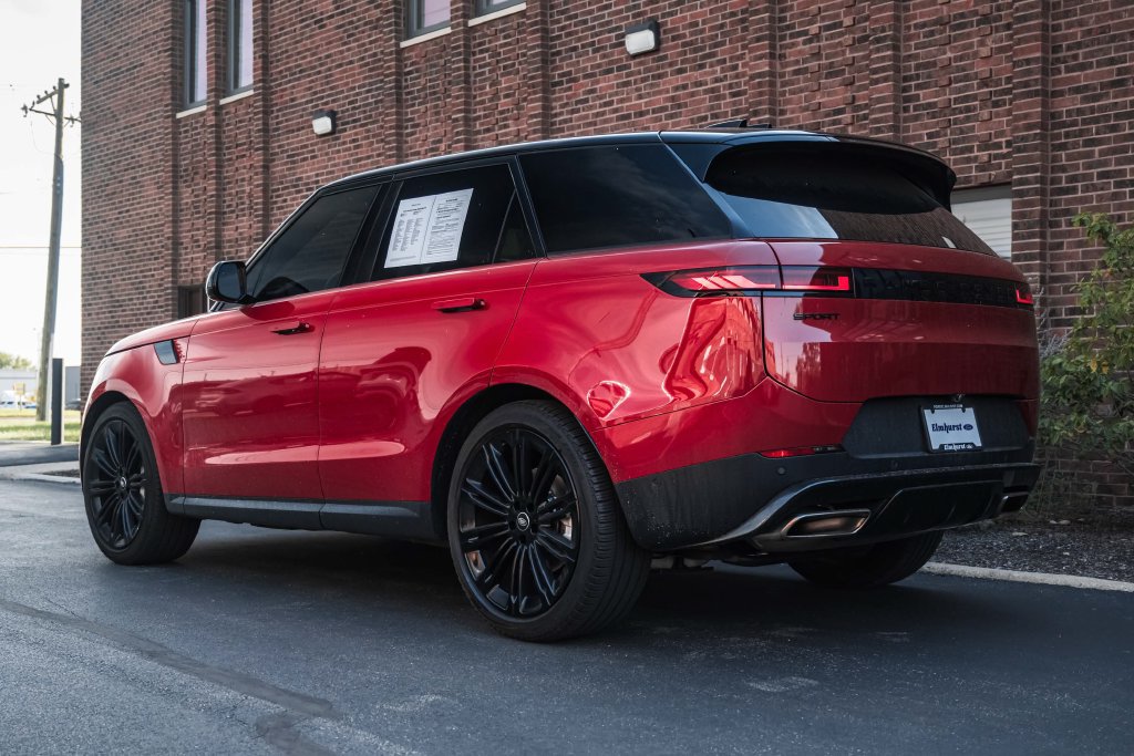 Used 2024 Land Rover Range Rover Sport SE AWD/4WD image 4
