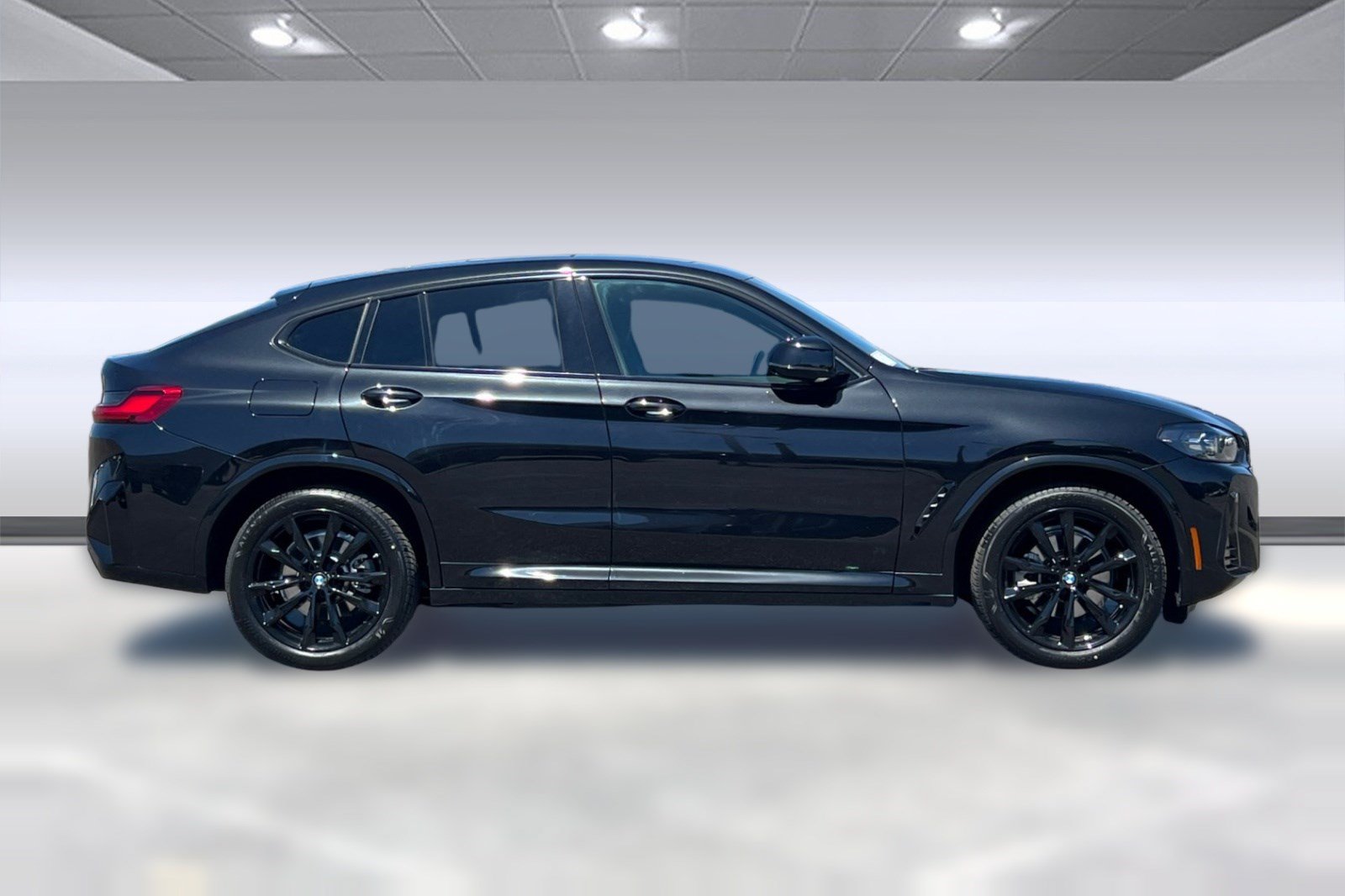 Used 2023 BMW X4 xDrive30i w/ M Sport Package AWD/4WD image 8