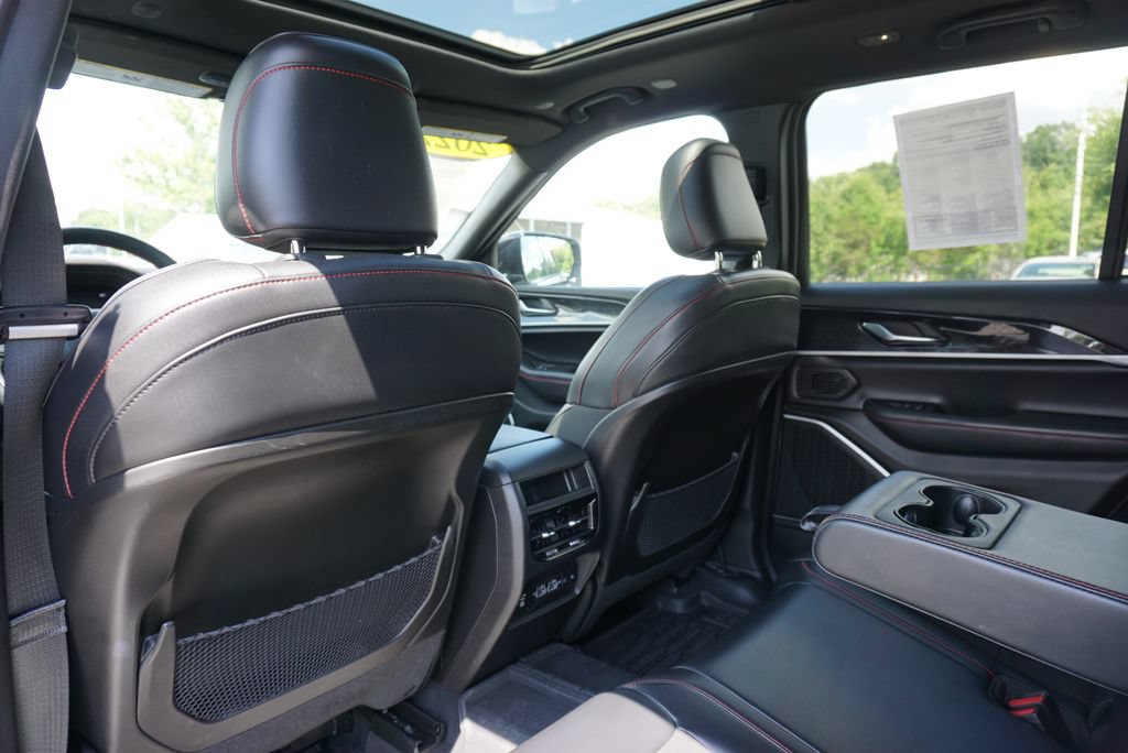Used 2022 Jeep Grand Cherokee Trailhawk AWD/4WD image 15