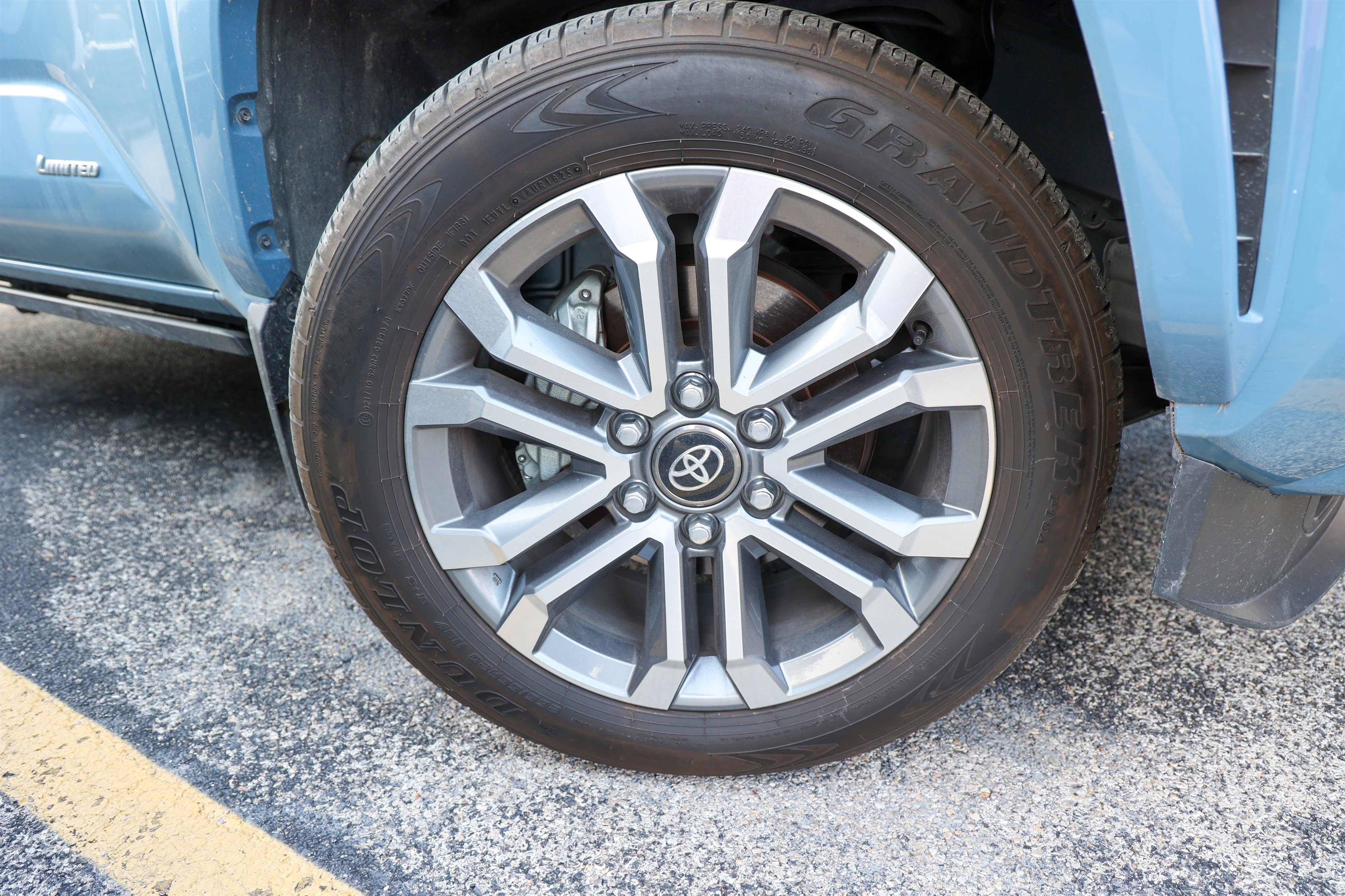 Used 2025 Toyota 4Runner Limited AWD/4WD image 11