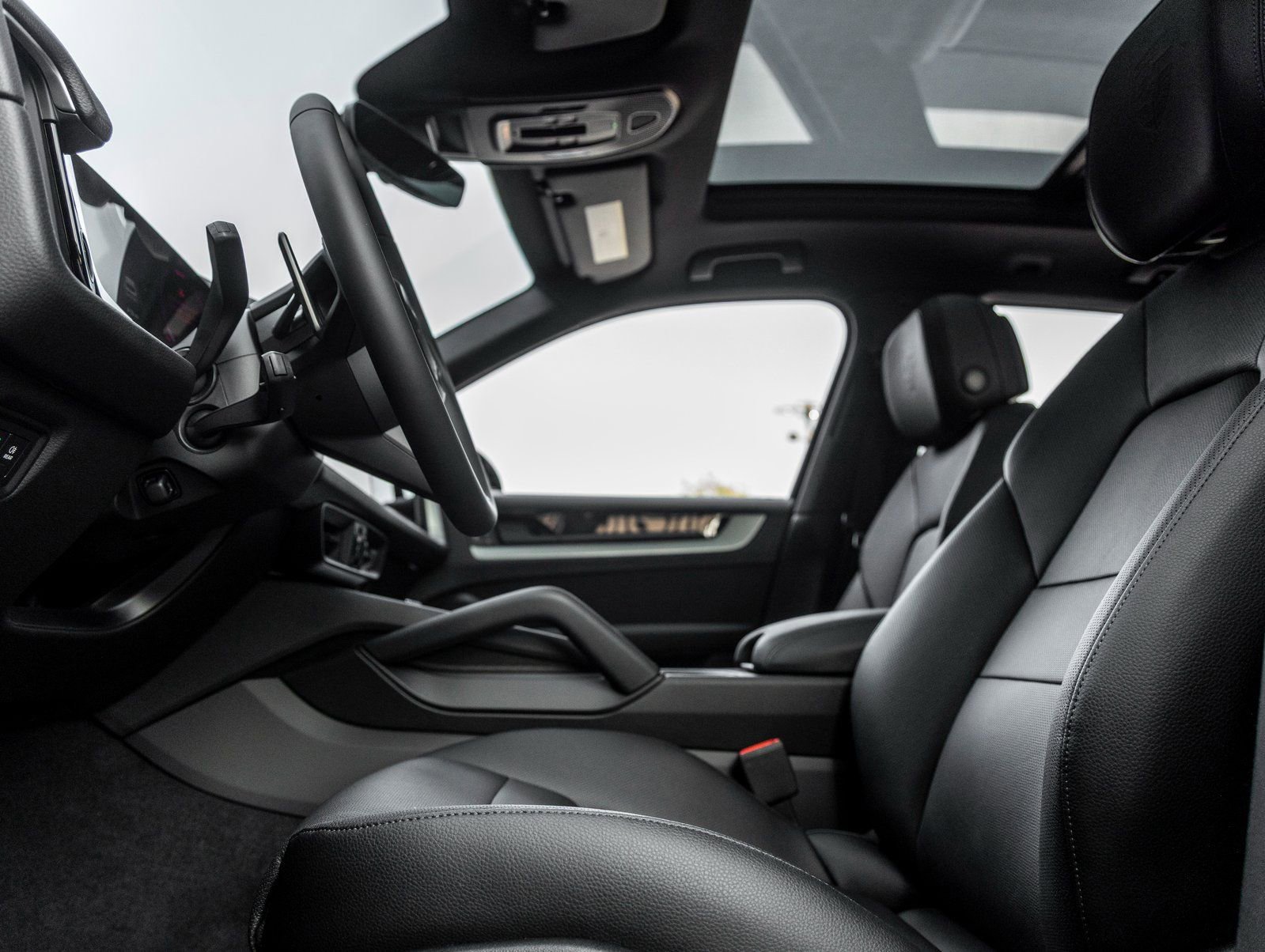 Certified 2025 Porsche Cayenne image 21