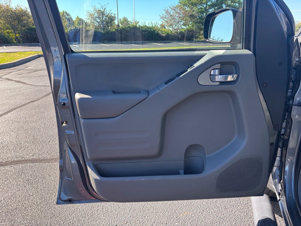 Used 2020 Nissan Frontier SV w/ Midnight Edition Floor Mats RWD image 10