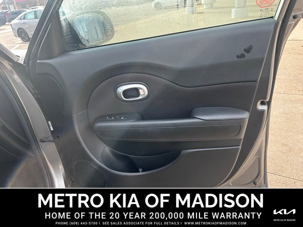 Used 2017 Kia Soul Base image 29