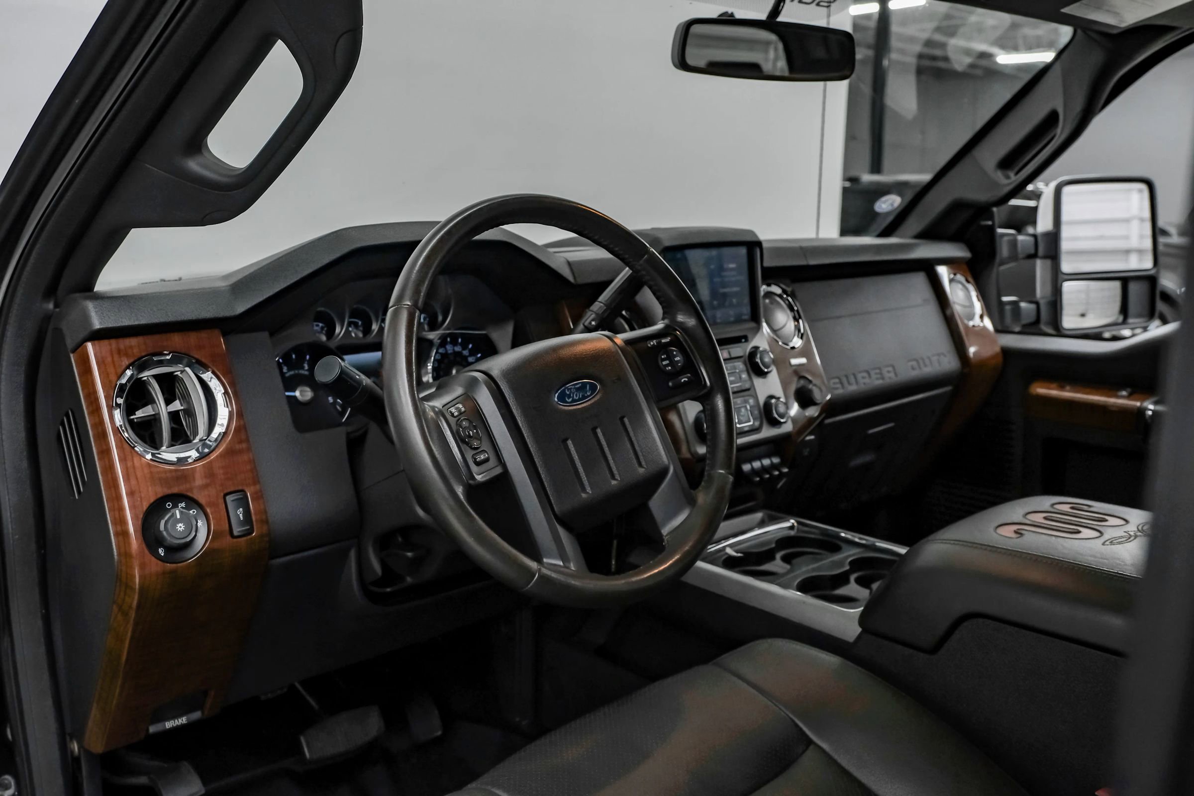 Used 2015 Ford F350 King Ranch w/ FX4 Off-Road Package AWD/4WD image 2
