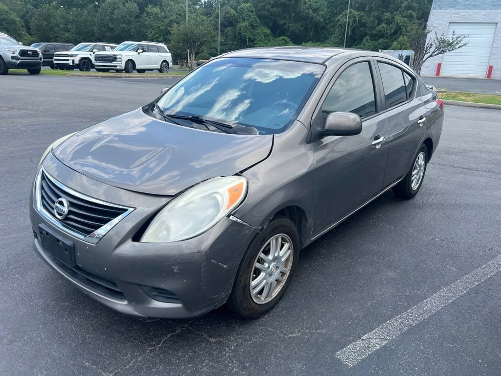 Used 2013 Nissan Versa SV FWD image 3
