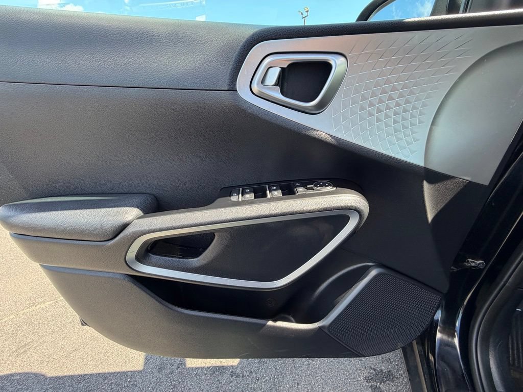 Used 2021 Kia Soul LX FWD image 19