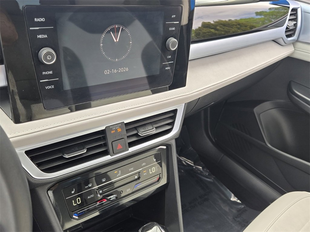 Certified 2025 Volkswagen Taos SE image 22