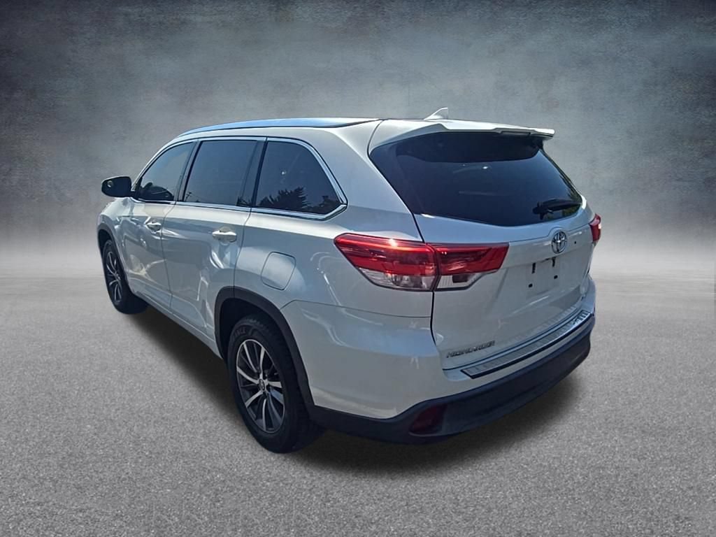 Used 2017 Toyota Highlander XLE FWD image 6