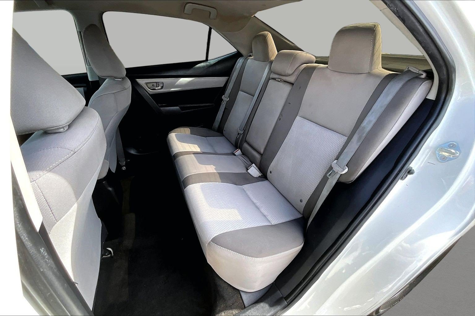 Used 2017 Toyota Corolla LE w/ Carpet Mat Package (TMS) FWD image 25