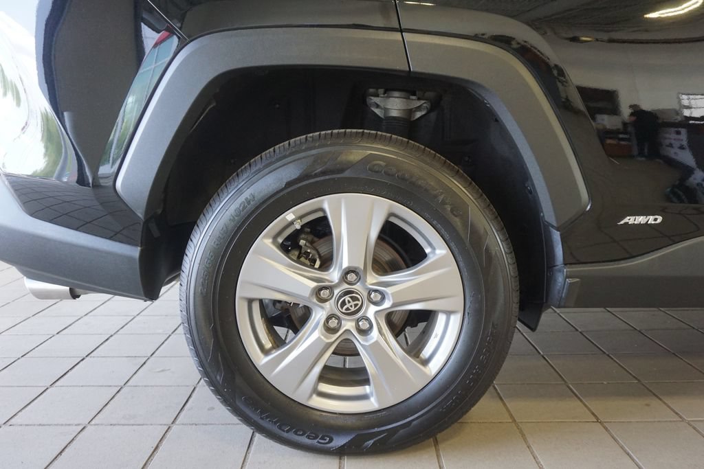Used 2022 Toyota RAV4 LE AWD/4WD image 30