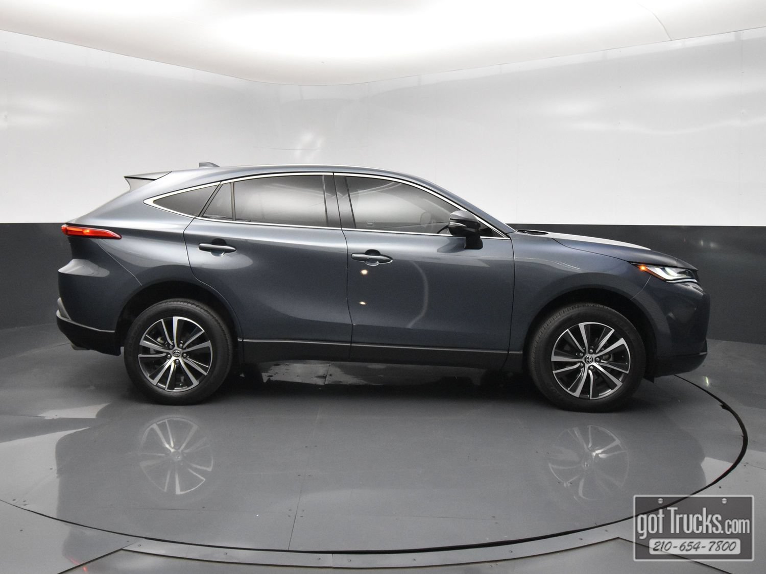 Used 2024 Toyota Venza LE AWD/4WD image 45