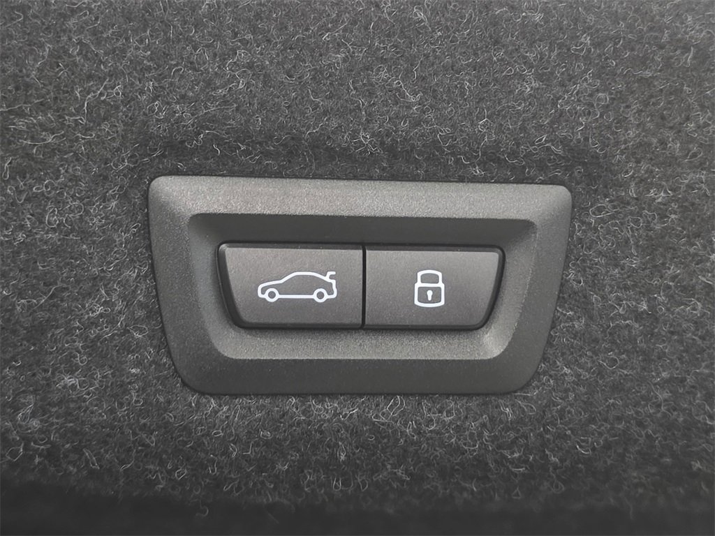 Used 2026 BMW 530i w/ Premium Package image 29