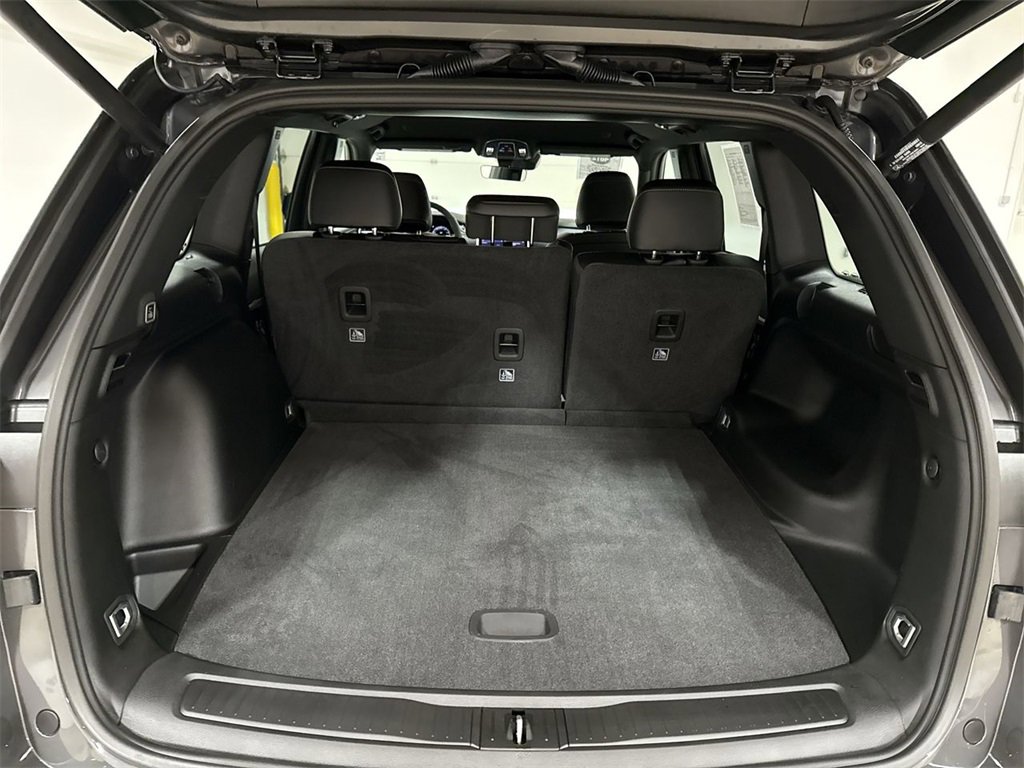 Used 2025 Jeep Grand Cherokee Limited image 24