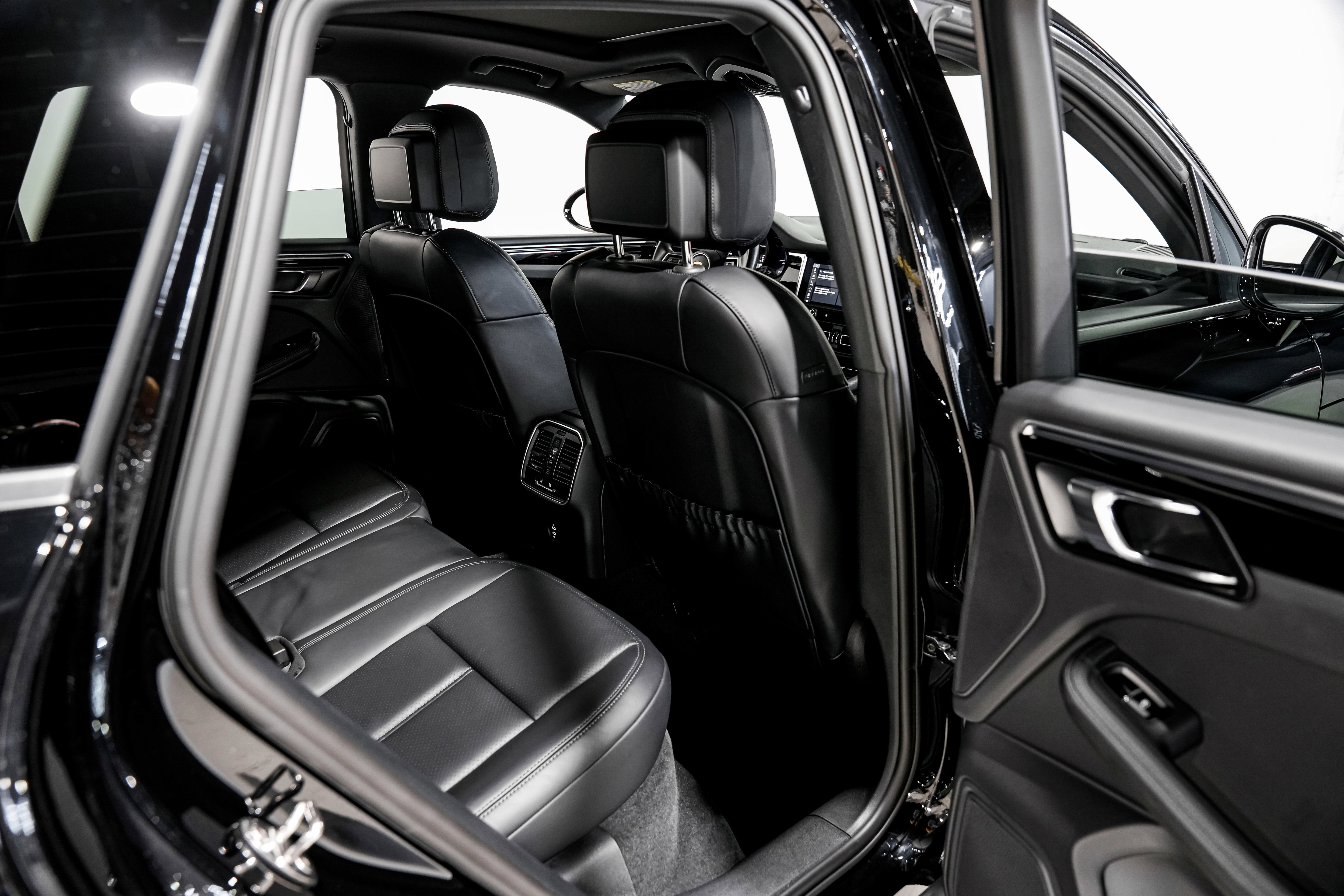 Used 2024 Porsche Macan image 27