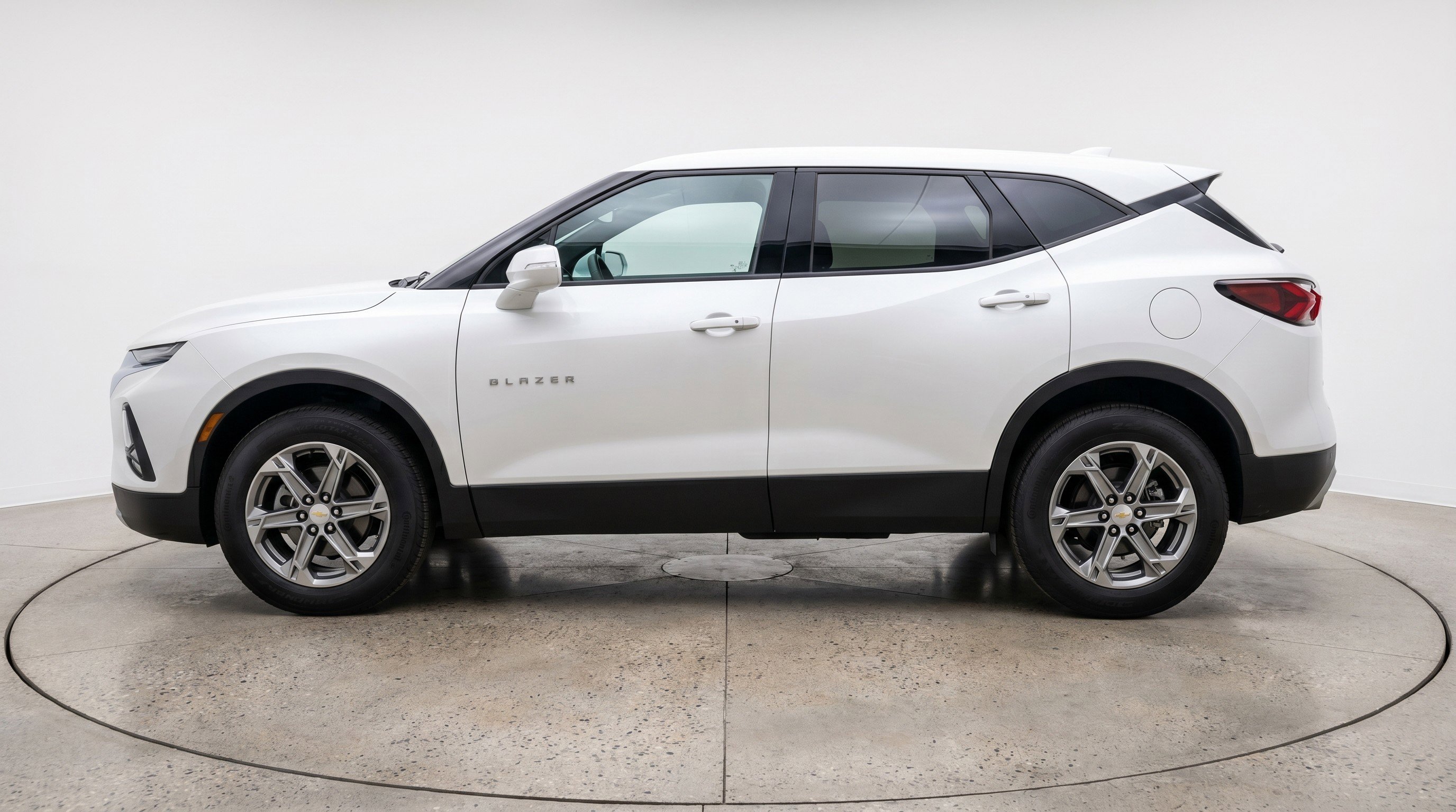 Used 2025 Chevrolet Blazer LT FWD image 5