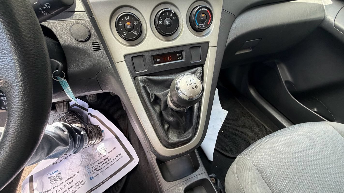 Used 2009 Toyota Matrix FWD image 14
