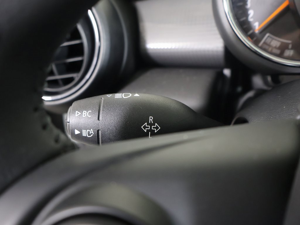 Used 2020 MINI Cooper 2-Door Hardtop w/ Storage Package image 22