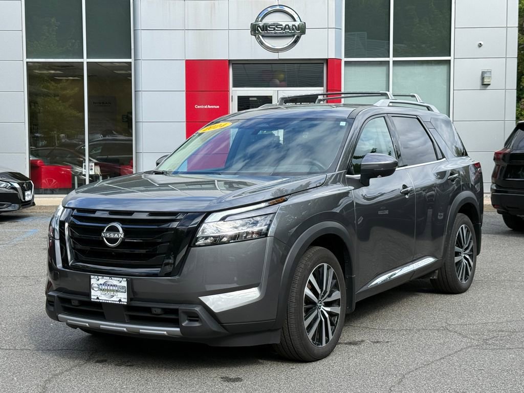 Used 2024 Nissan Pathfinder Platinum w/ Black Appearance Package