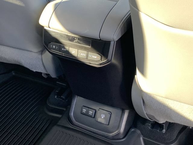Used 2020 Toyota Highlander Limited AWD/4WD image 35