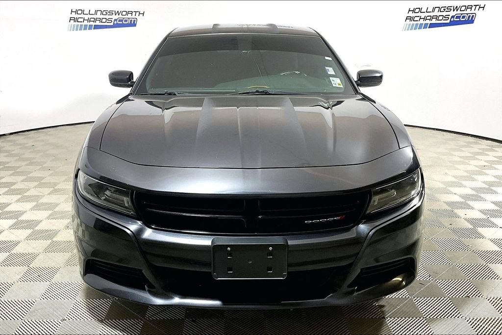 Used 2019 Dodge Charger SXT RWD image 2