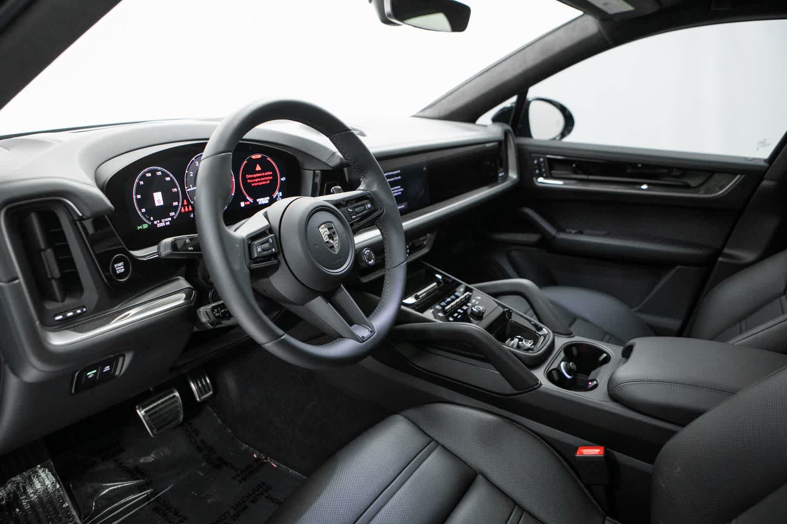 Certified 2025 Porsche Cayenne Turbo AWD/4WD image 4