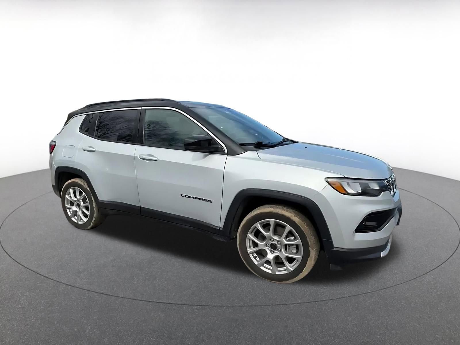 Used 2025 Jeep Compass Limited image 2
