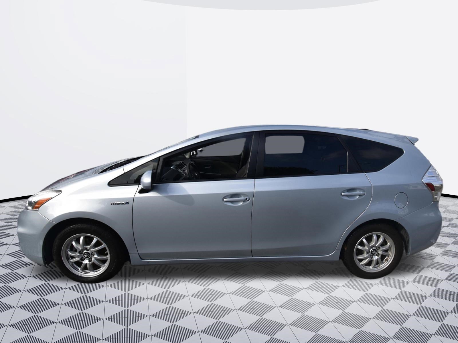 Used 2012 Toyota Prius V Three image 3