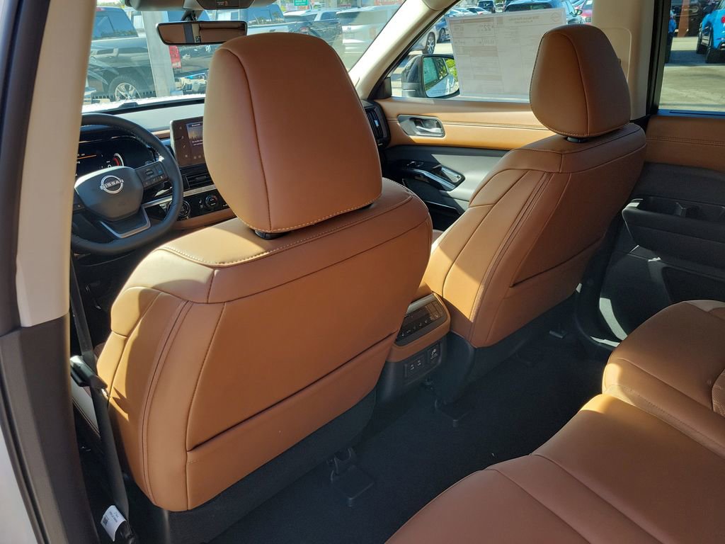 New 2026 Nissan Pathfinder Platinum image 11