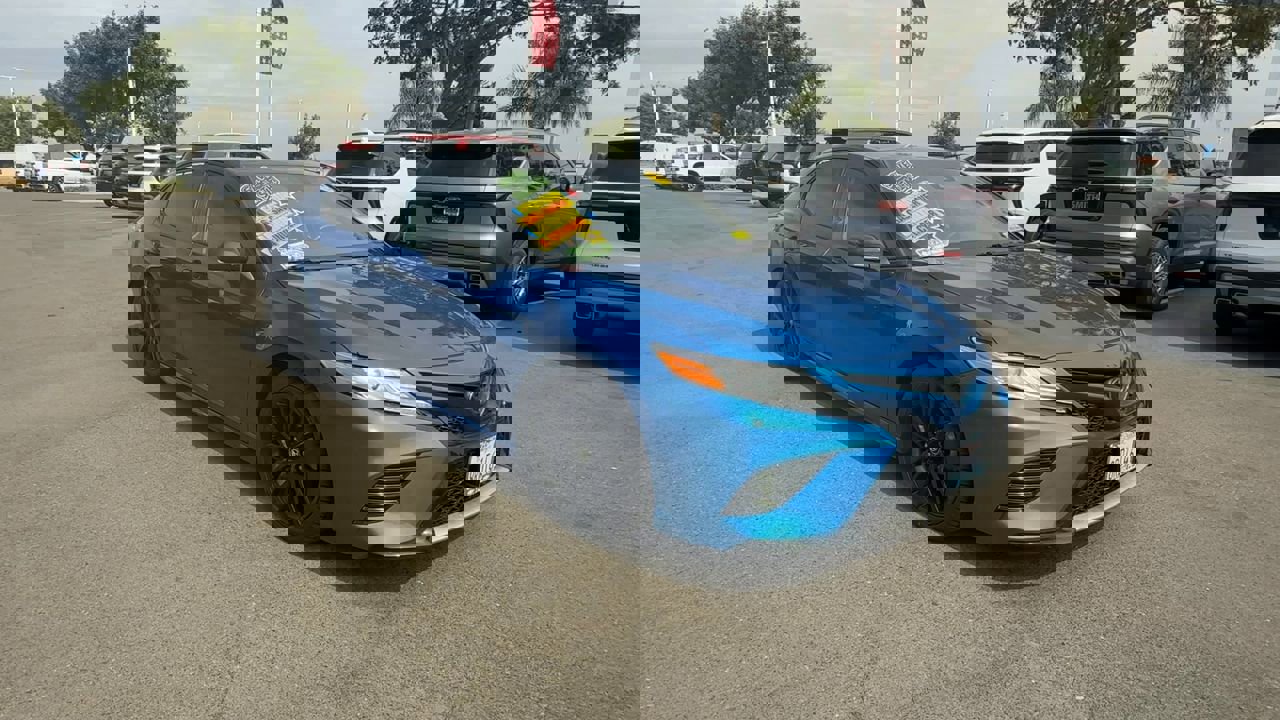 Used 2020 Toyota Camry XSE image 1