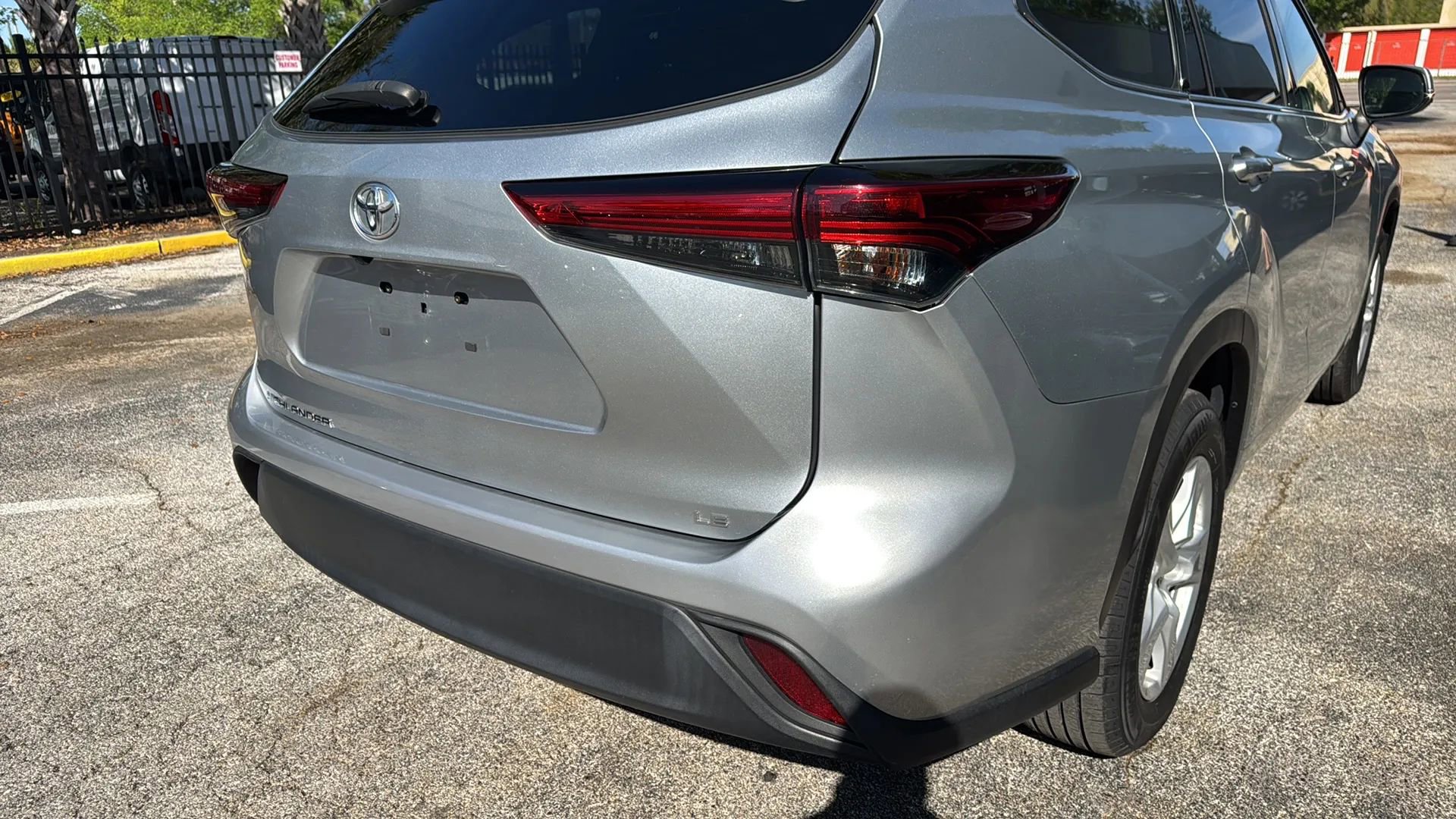 Used 2022 Toyota Highlander LE FWD image 41