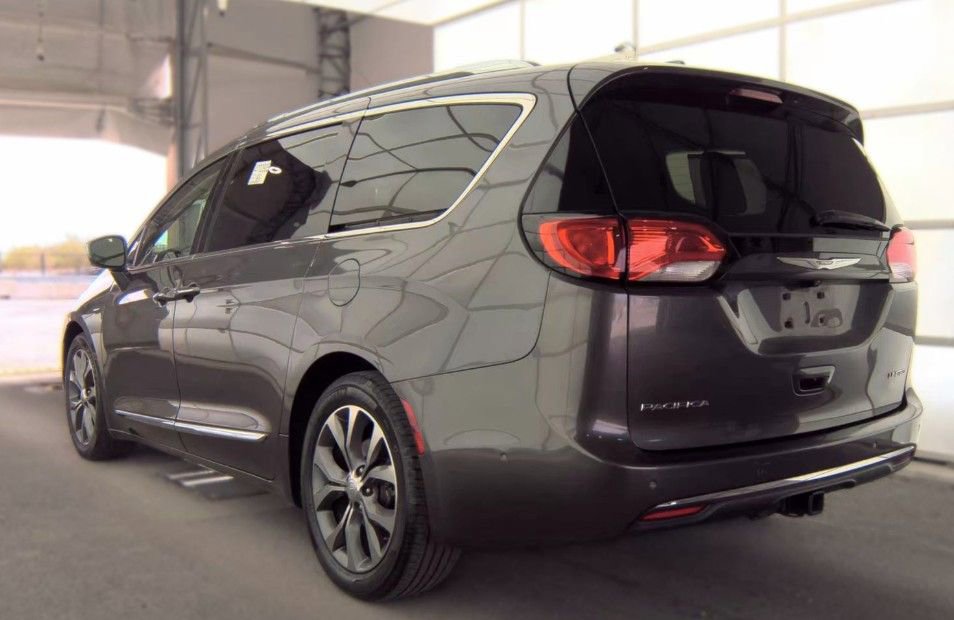 Used 2017 Chrysler Pacifica Limited FWD image 16