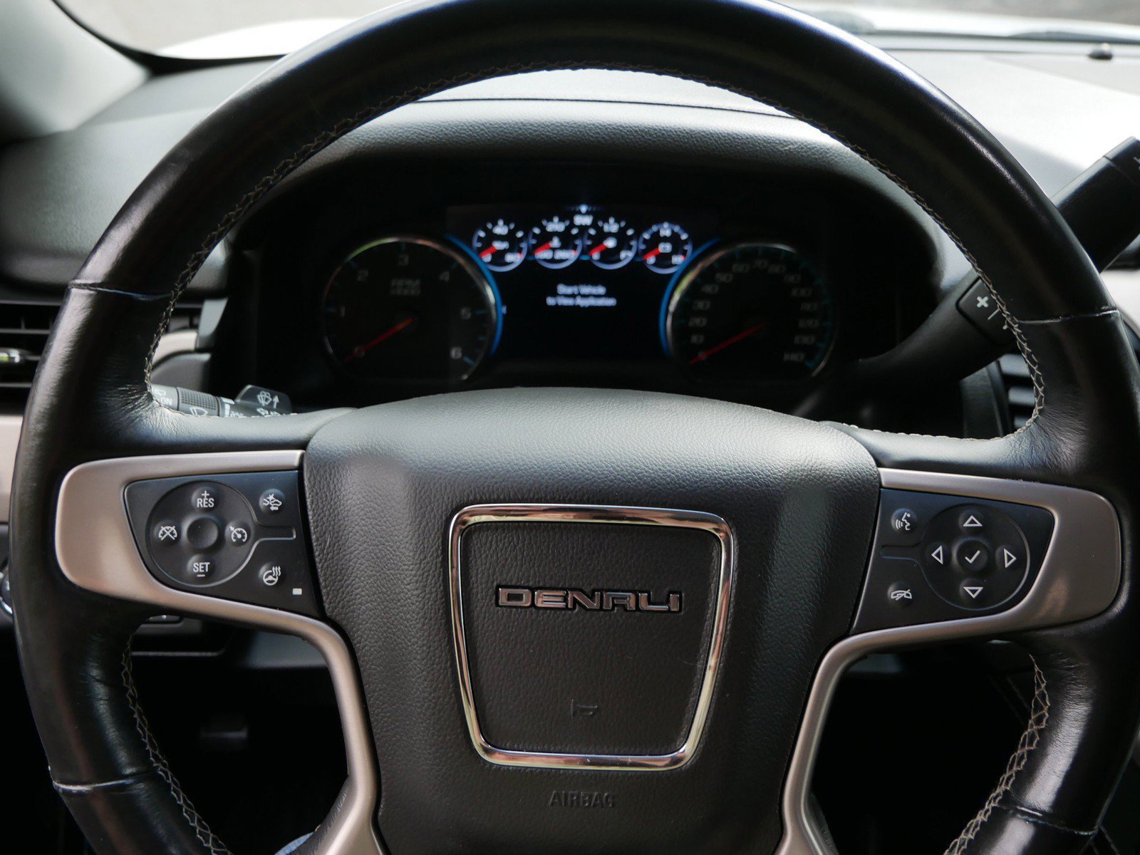 Used 2018 GMC Yukon Denali w/ Denali Ultimate Package AWD/4WD image 26