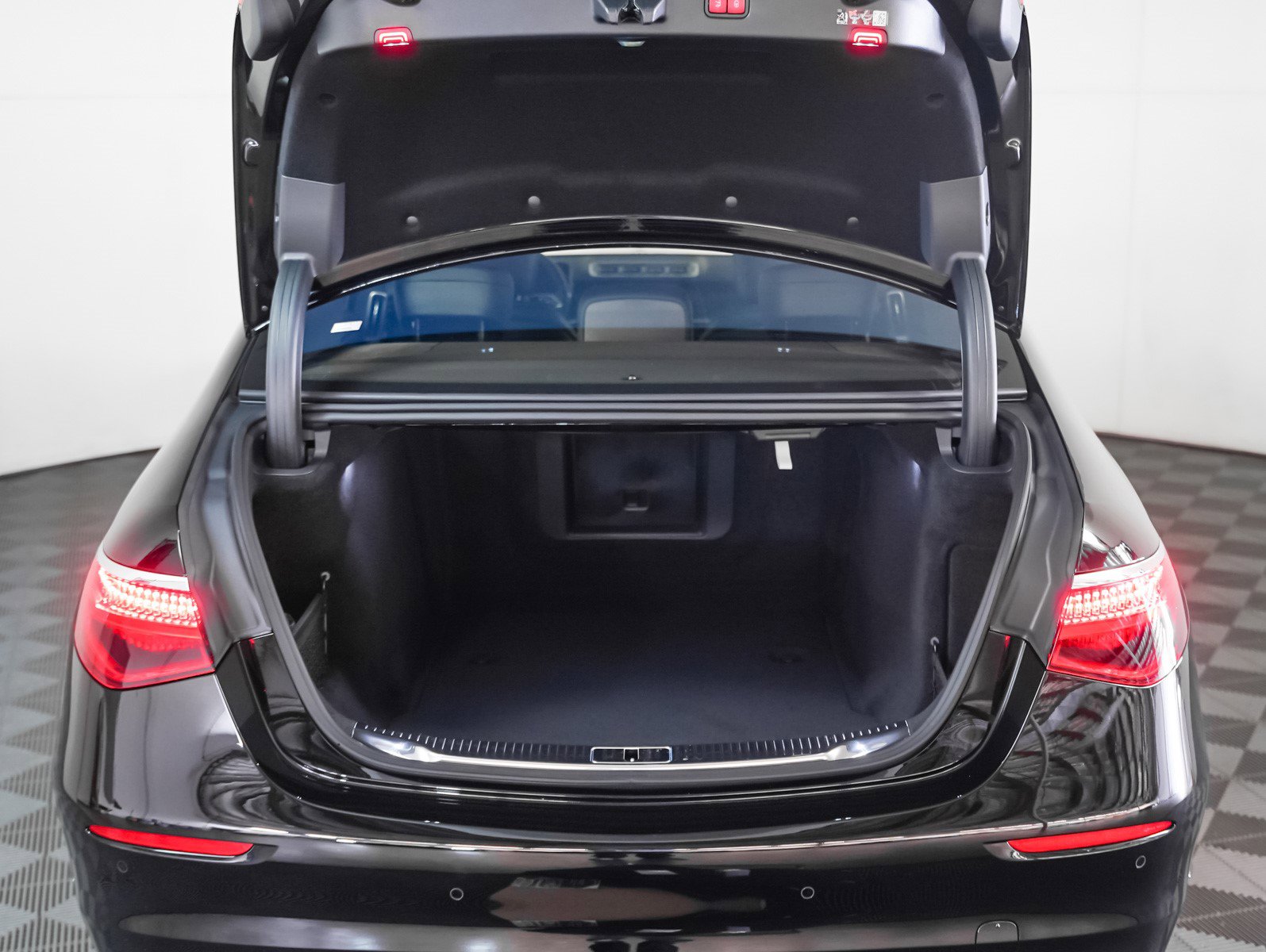 New 2025 Mercedes-Benz S 580 4MATIC Sedan image 11