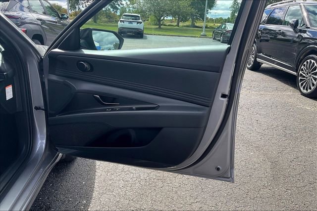 New 2025 Hyundai Elantra SEL image 31