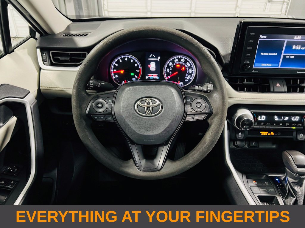 Used 2021 Toyota RAV4 XLE w/ Convenience Package FWD image 4