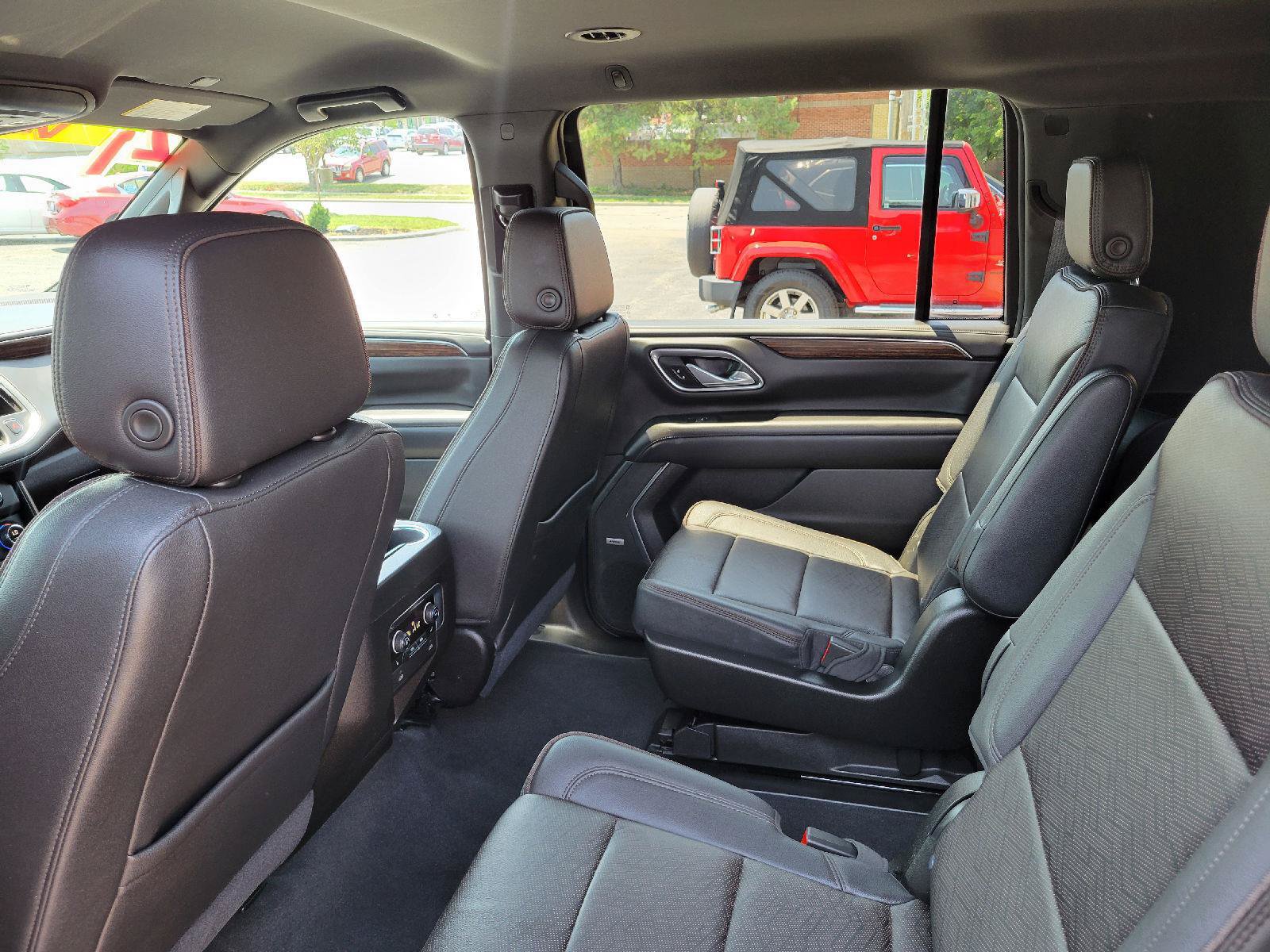 Used 2021 Chevrolet Suburban High Country AWD/4WD image 6