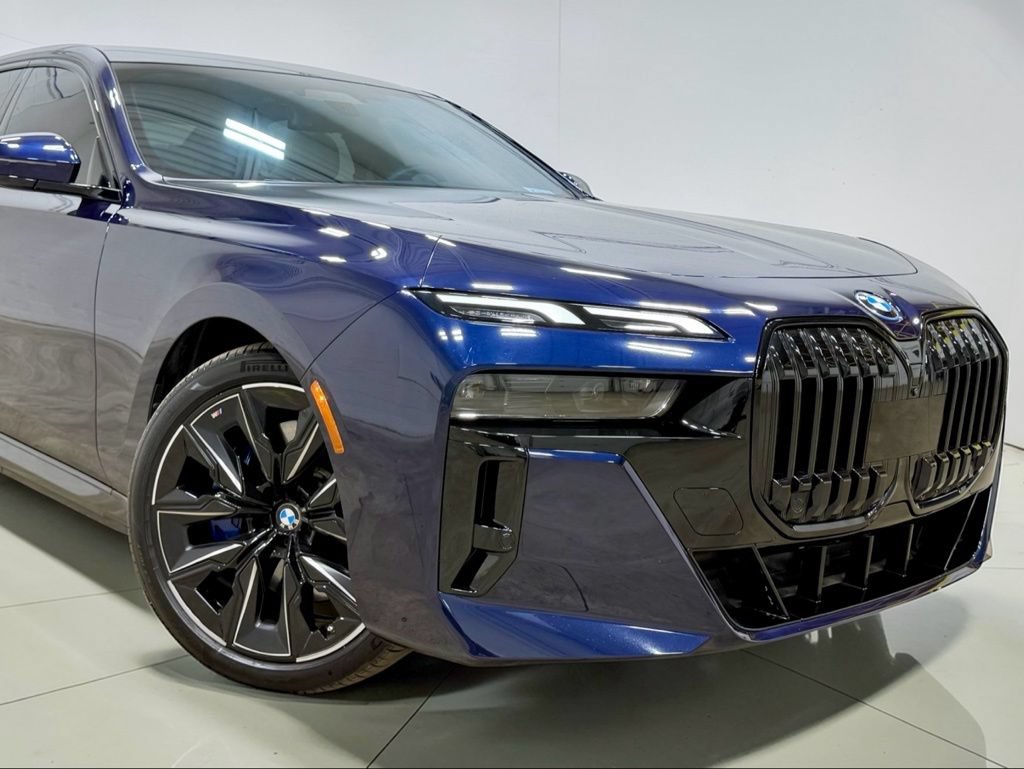 Used 2023 BMW i7 xDrive60 AWD/4WD image 6