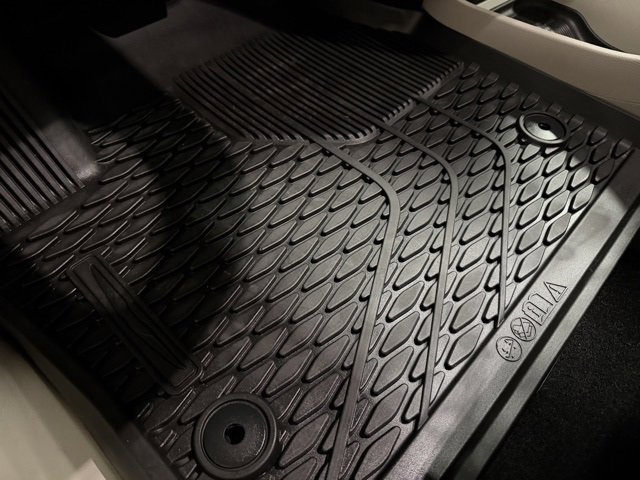 Used 2024 Chrysler Pacifica Touring-L w/ Road Tripper Package image 17