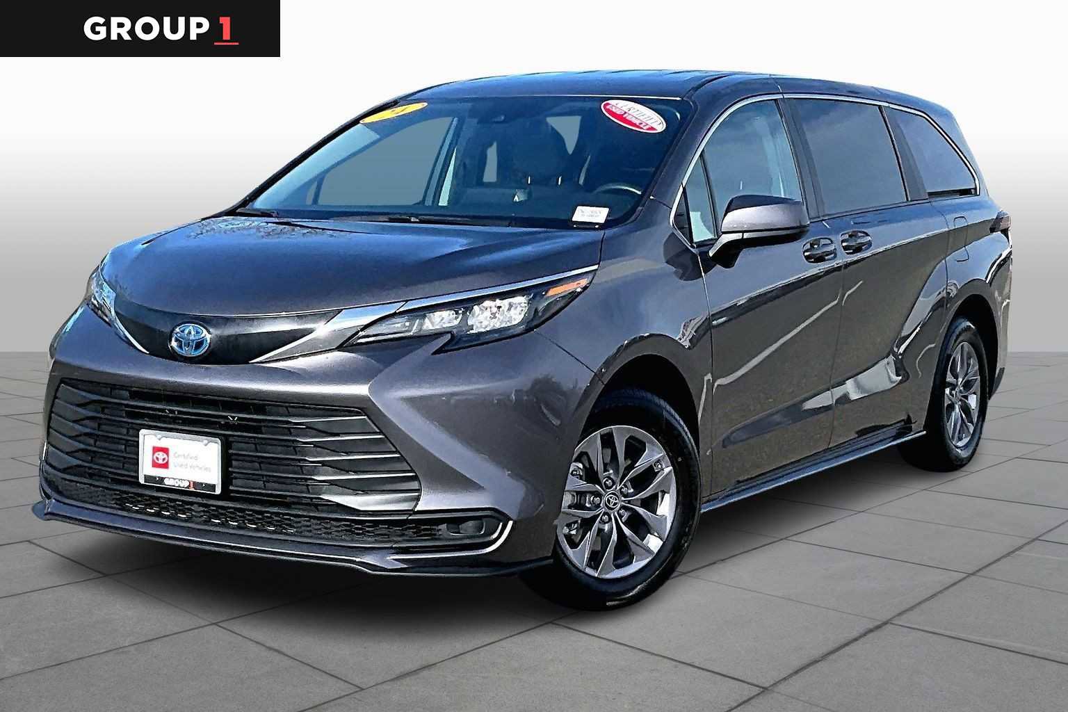 Certified 2024 Toyota Sienna LE image 1
