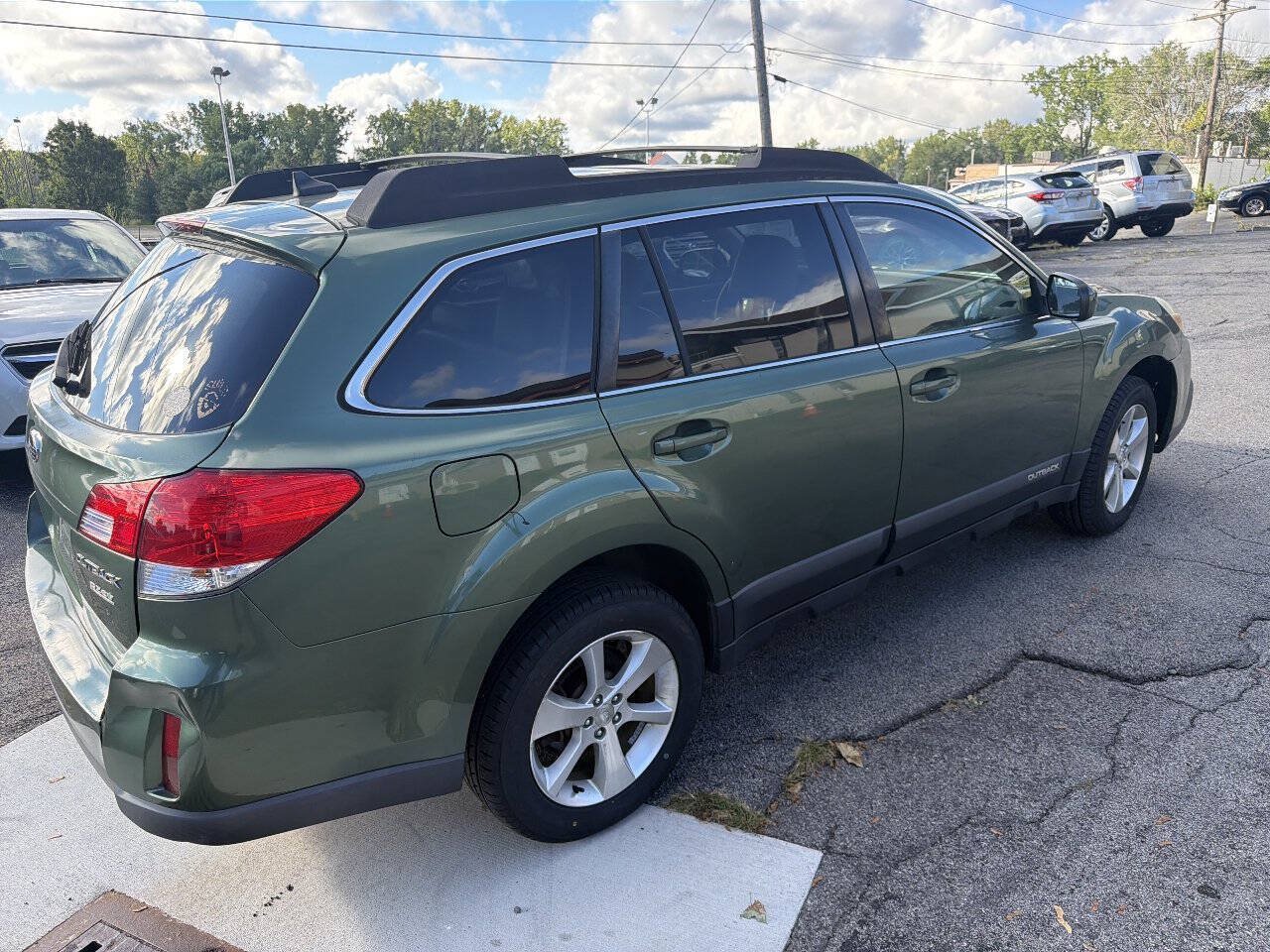 Used 2013 Subaru Outback 2.5i Limited w/ Moonroof Pkg AWD/4WD image 9