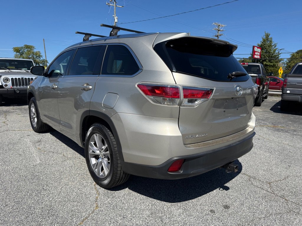 Used 2014 Toyota Highlander XLE image 5