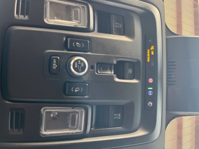 Used 2025 Chevrolet Suburban Premier AWD/4WD image 19