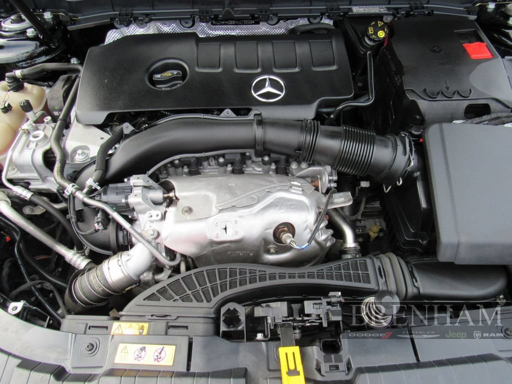 Used 2022 Mercedes-Benz GLB 250 w/ Premium Package image 12